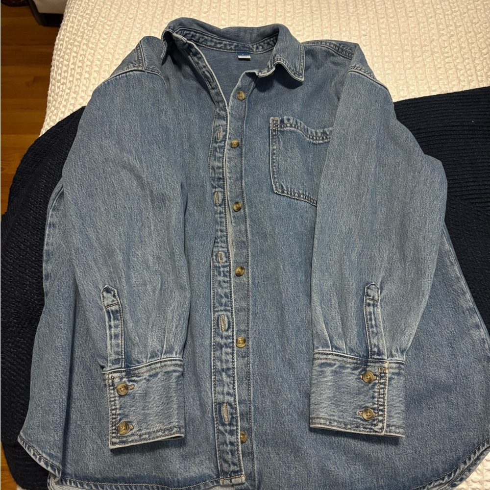 Old Navy Women’s Blue Denim Button-Up Shirt / Shacket